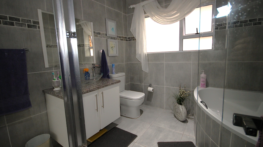 3 Bedroom Property for Sale in Monte Christo Western Cape